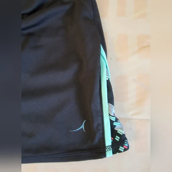 Grand Slam Tennis Skirt *built in short/pockets - Picture 3 of 6